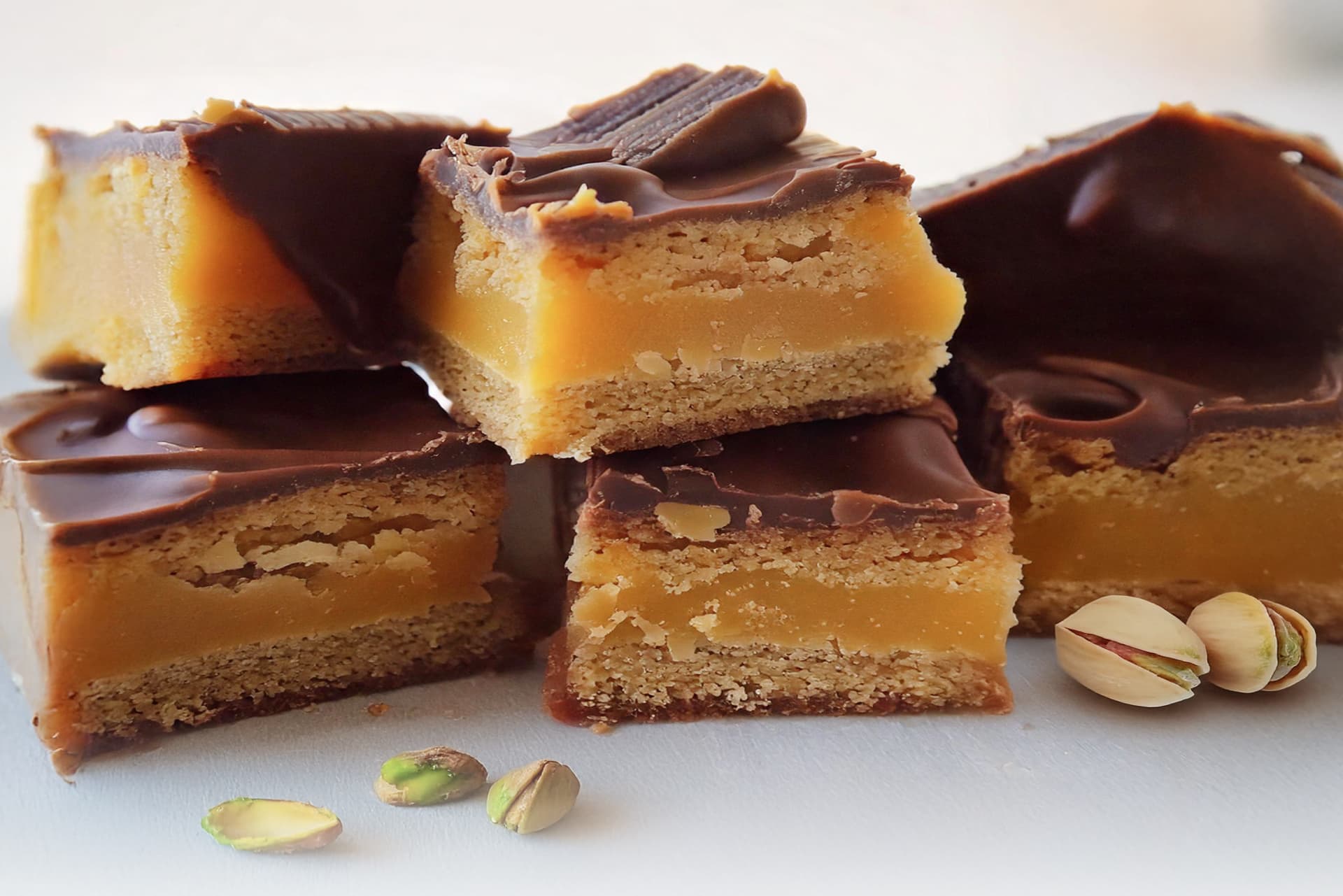 Pastaio Snickers Inida Healthy Pistachio Snickers Bar | Previnex